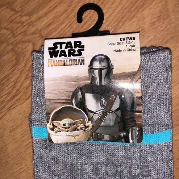NWT Disney Star Wars - Baby Yoda “Grogu” Glow in the Dark Crew Socks - Picture 5 of 7